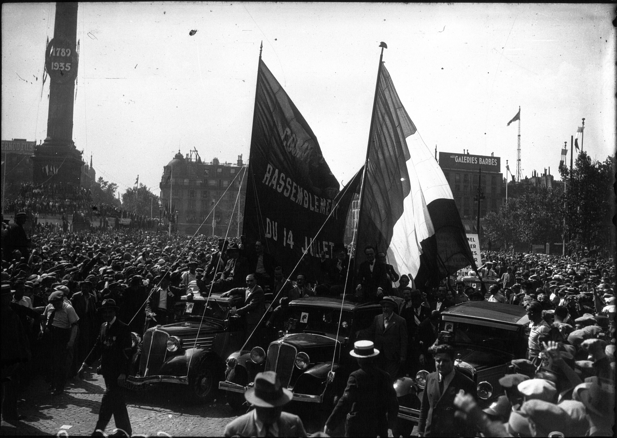 Manifestation du 14 juillet 1935, Paris, place de la Bastille.